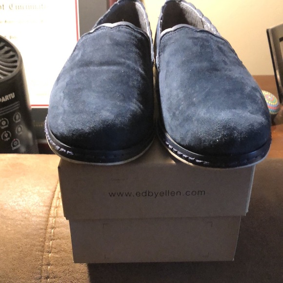Womens flat shoes size 8.5, Navy Blue, KID SUEDE - Picture 5 of 7
